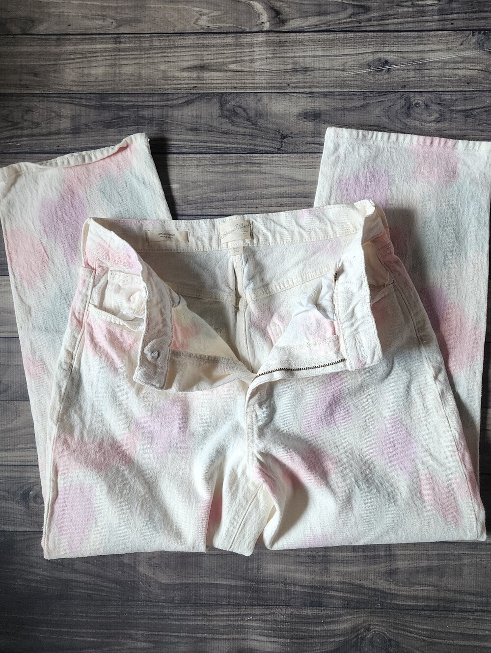 Universal Thread Cream And Pasyel Tie Dye High-Rise Jeans